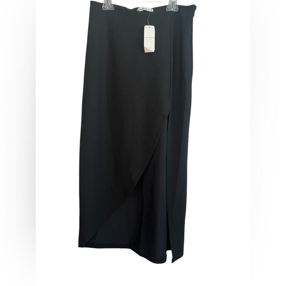 Abercrombie & Fitch women’s size M Black Tulip Hem Midi Skirt NWT